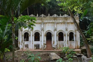 Arsitektur Kolonial: Jejak Sejarah & Keindahan Abadi