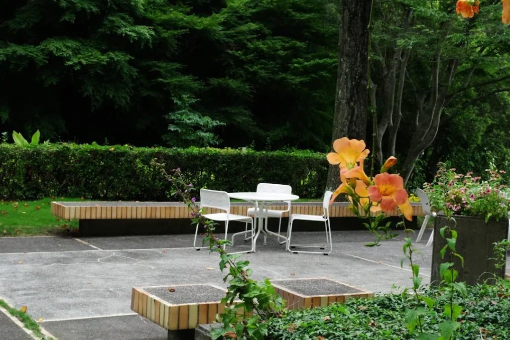 Material Dan Elemen Keras Dalam Desain Taman Minimalis